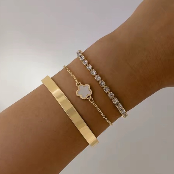 NIB Elegant Gold and Silver Bracelet Set - Picture 1 of 2